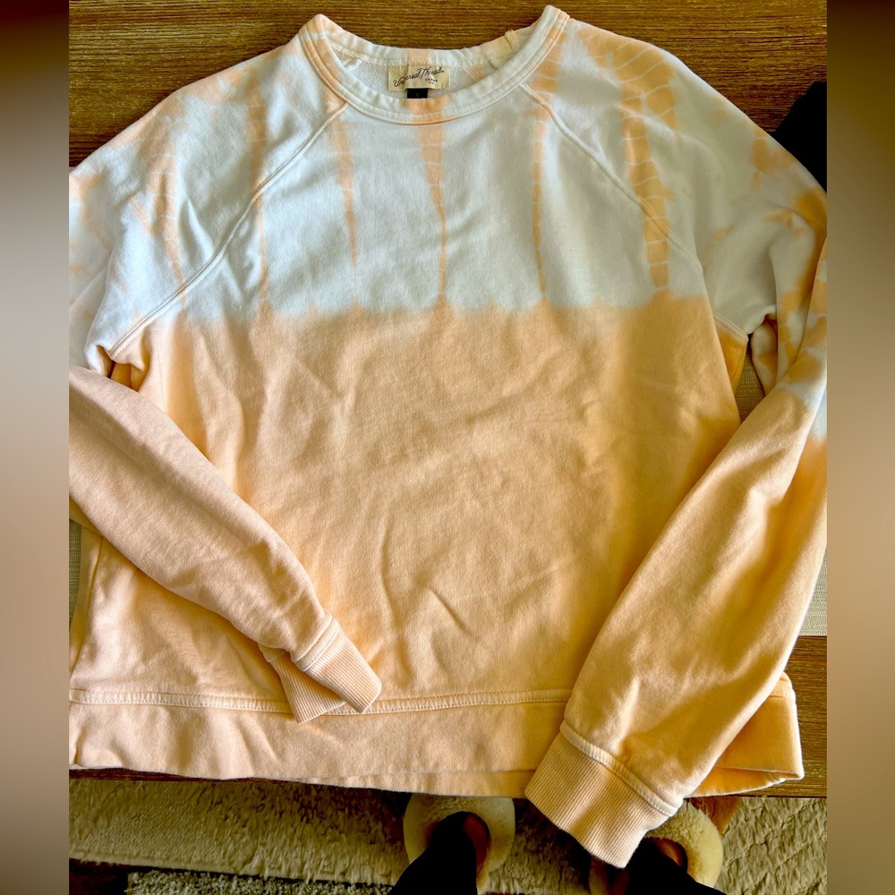 Universal threads tie dye sweatshirt size small